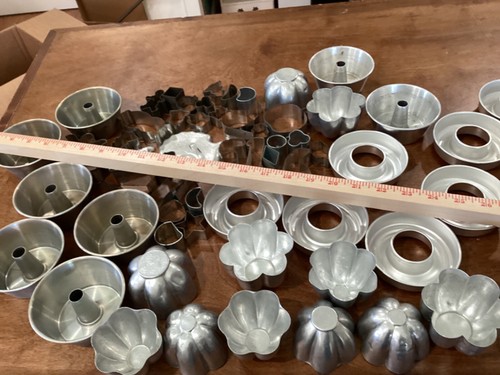 Vintage Antik Lot über 60 Miniatur Ausstechformen, Konvolut, Kuchen und Tortenformen - Bild 7 von 10