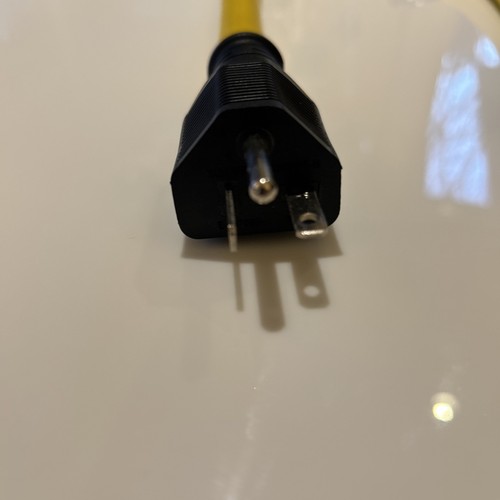 ONETAK NEMA 6-20P a L6-30R 240V 20A / Enchufe macho de 3 clavijas para bloqueo giratorio / 1 pie - Imagen 3 de 11