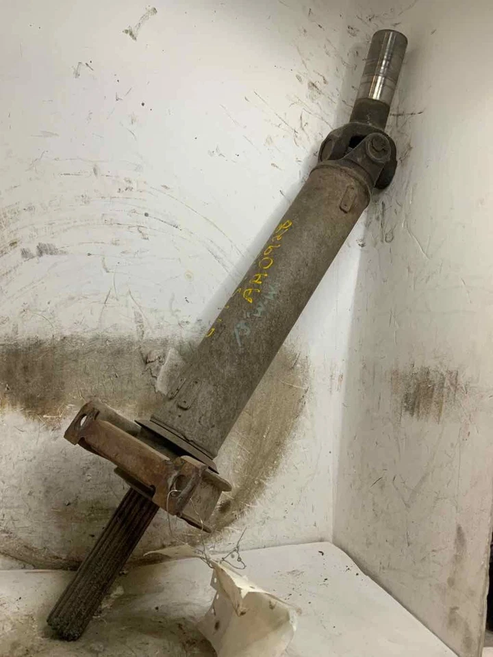 1973-1977 Ford F100 Pick Up Rear Drive Shaft D3TZ4817AE 13 WW Front1/2Only 02125 - Image 2 of 4