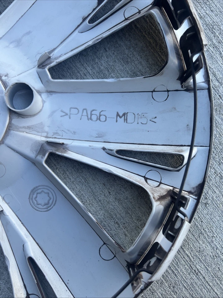 Б/у колпак колеса с 9 спицами для Volkswagen Jetta 2015-2016 годов выпуска PA66-MD15 - Изображение 3 из 4