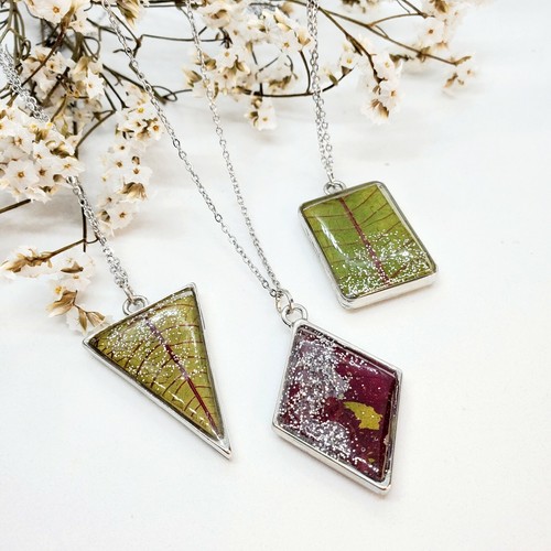 Flame leaf Necklace | Pressed Flower 