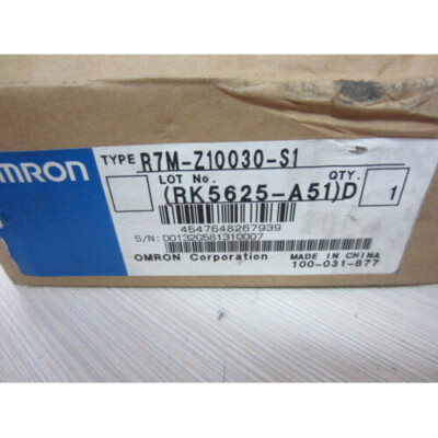1PC New OMRON servo motor R7M-Z10030-S1
