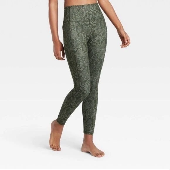 All in Motion Green Snakeskin High-Rise 7/8 Leggings Size XS