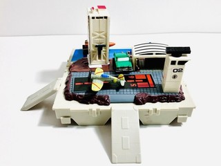 Galoob Micro Machines '88 Marina/Aeroporto Viaggio Città Playset che si ripiega ACC