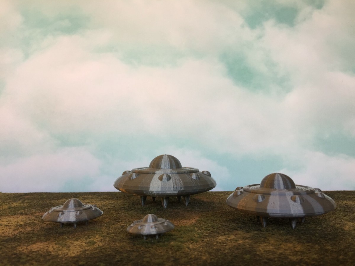 UFO Flying Saucer Alien Space Ship - S Scale 1:64 - Retro or