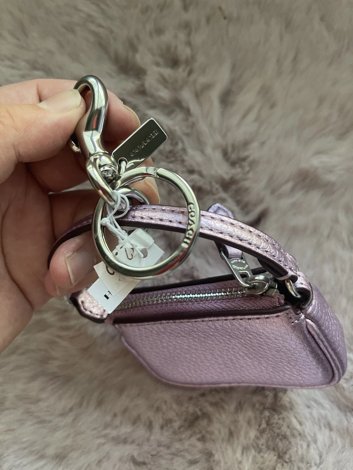 Borsa a mano Coach Mini Nolita nuova con etichette ciondolo portachiavi lilla metallica