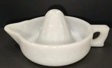 Sunkist Vintage Milk Glass Juicer Citrus Reamer Made In USA EXCELLENT Condition