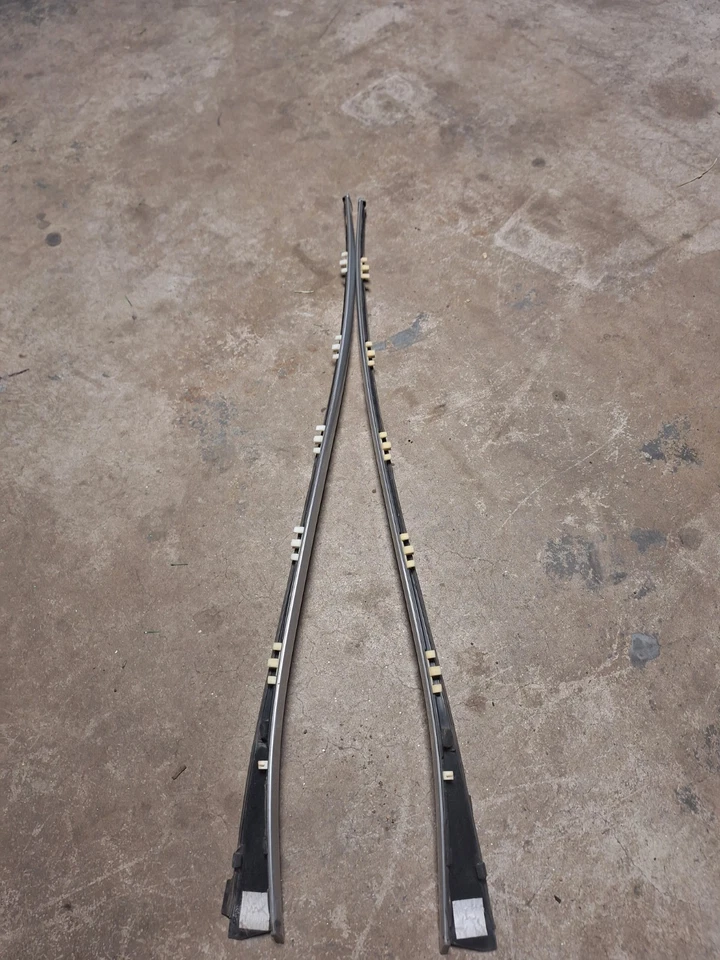 Moldura de para-brisa Hyundai Genesis 2012 - Imagem 2 de 2