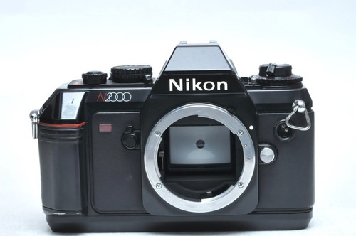 Nikon N2000 analoge Spiegelreflexkamera