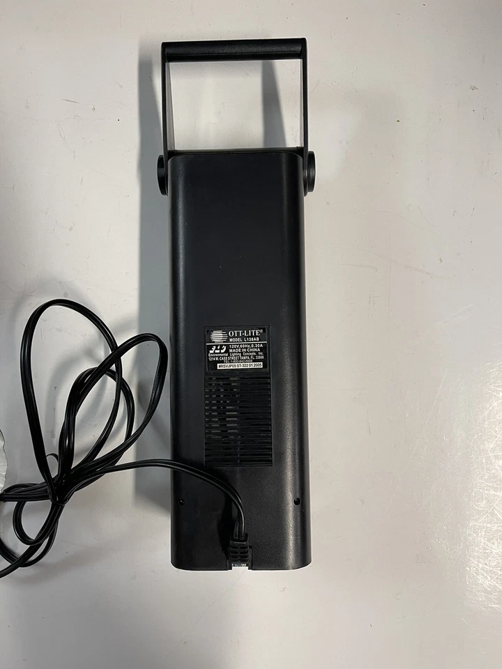 Ott-Lite TrueColor 13W Plegable Ajustable Luz de Tarea Bombilla de Bajo Deslumbramiento No Incluida Foto 3 de 4