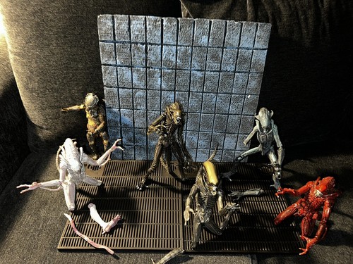 Alien vs. Predator: Grid Alien & Eggs With facehuggers Lot - Picture 24 of 24