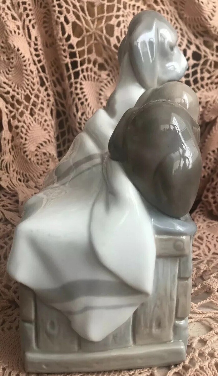 LLADRO リヤドロ PUPS IN BOX 1121 フィギュリン｜Pup's in the Box