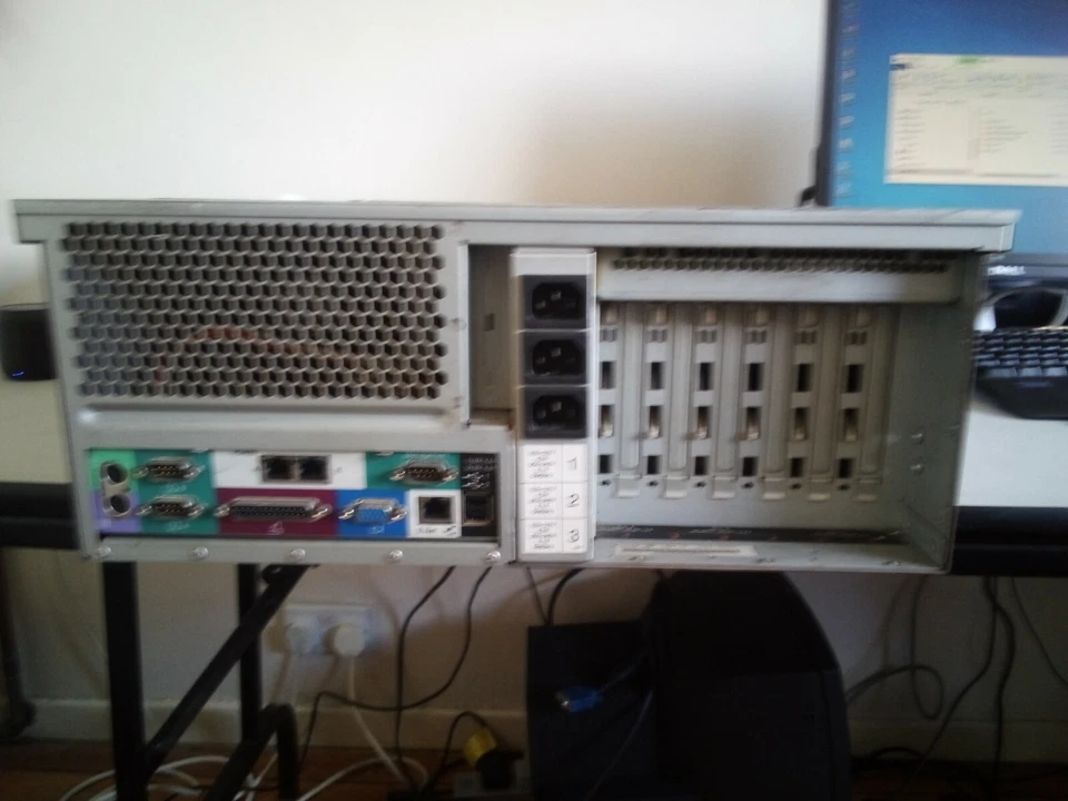 IBM Netfinity 6000R 8682-PIII XEON 700MHz SERVER + ZYXEL SWITCH + NETGEAR SALE - Image 3 of 4