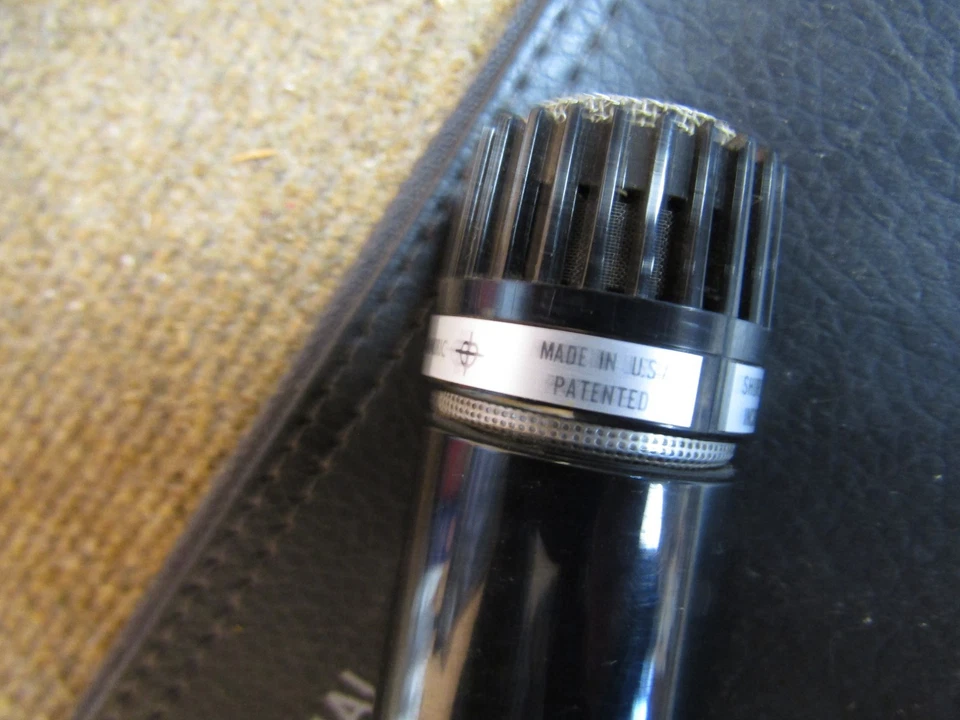 Nice Sounding Shure 544 Dynamic Microphone with Carry Bag - Image 4 of 4