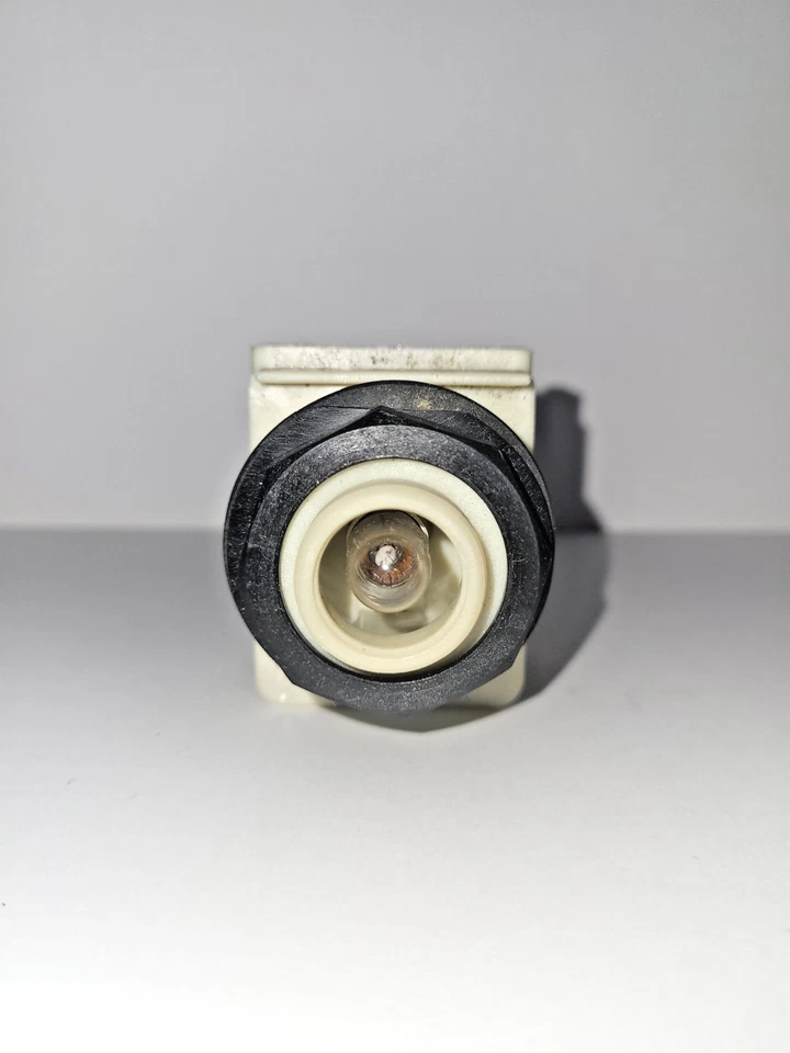 Square D 9001KM35 24-28V AC/DC пилот света в сборе серии H новый без коробки - Изображение 2 из 2