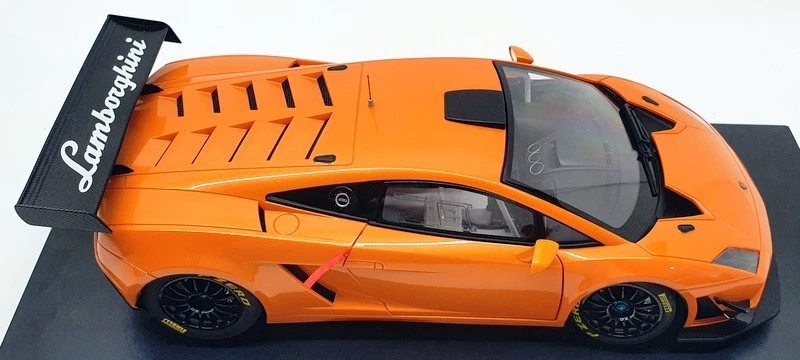 Autoart 1/18 Scale 81357 - 2013 Lamborghini Gallardo GT3 FL2 - Met Orange - Image 4 of 4