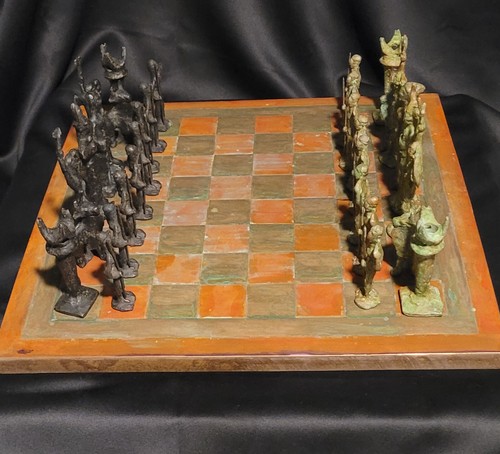 1960's Rare Italian Brutalist Solid Bronze Chess Set 2'x2' - Picture 4 of 13