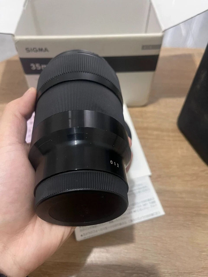 Lente Sigma Art 35mm f/1.4 DG HSM para montagem Sony E 95%NOVA - Imagem 2 de 4