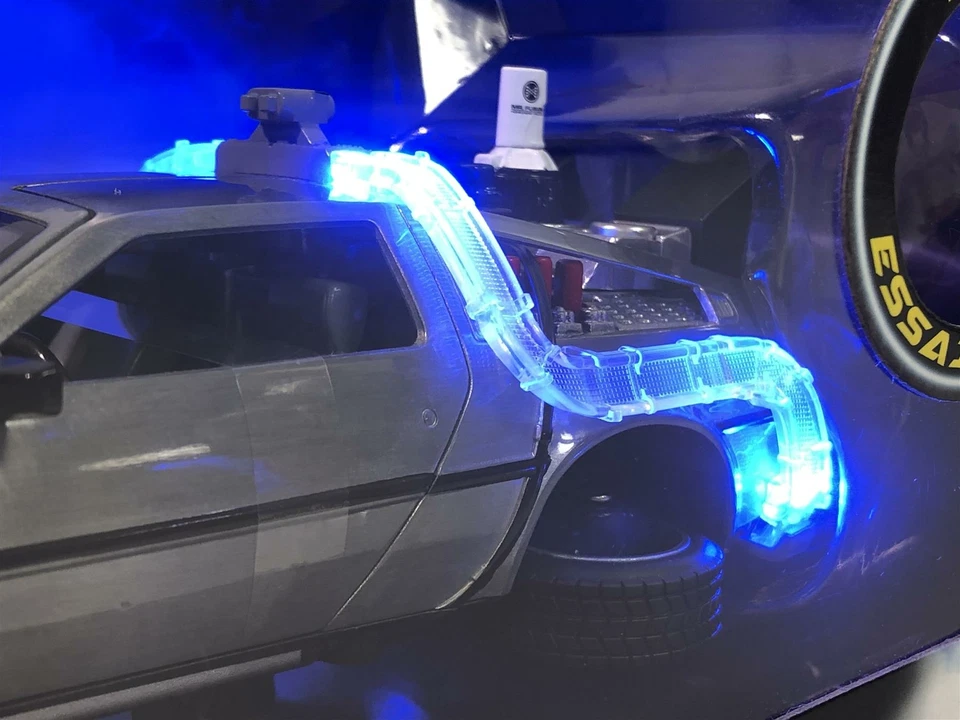 Back to the Future Part II Delorean Hover Mode and Lights 1:24 Scale Jada 31468 - Image 4 of 4