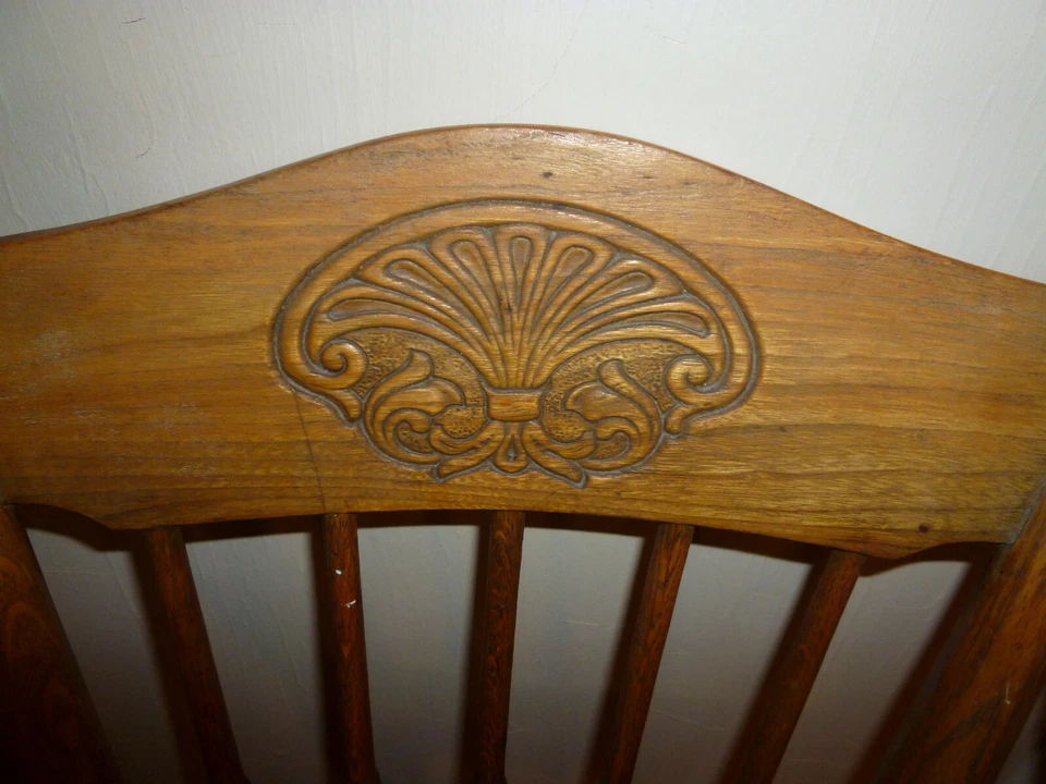 Antigua trona victoriana de roble dorado con respaldo a presión para bebé Foto 3 de 4