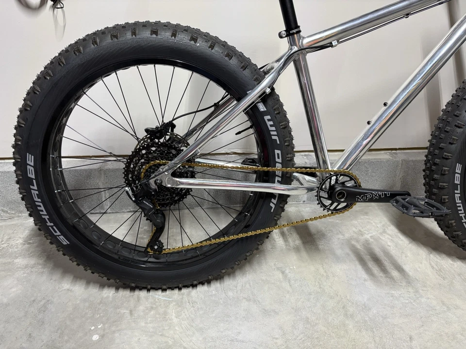 Mongoose Dolomite ALX Fat Bike, Microshift, Neumáticos Schwalbe 26.0x4.0, Spank, MTB Foto 4 de 4