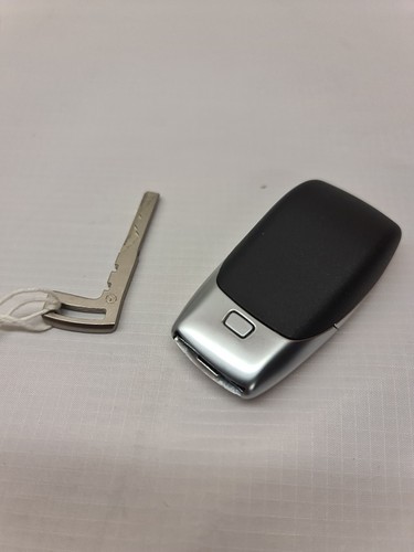 Genuine MERCEDES 3 Button Smart Key A1779055806 Q02 - Working - Picture 3 of 4