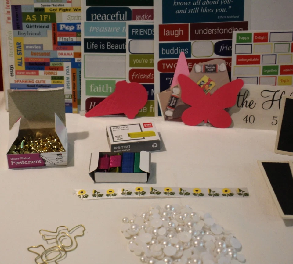 Lote de álbumes de recortes artesanías álbumes clips pegatinas sobres gemas arco iris grapas nuevo Foto 2 de 4