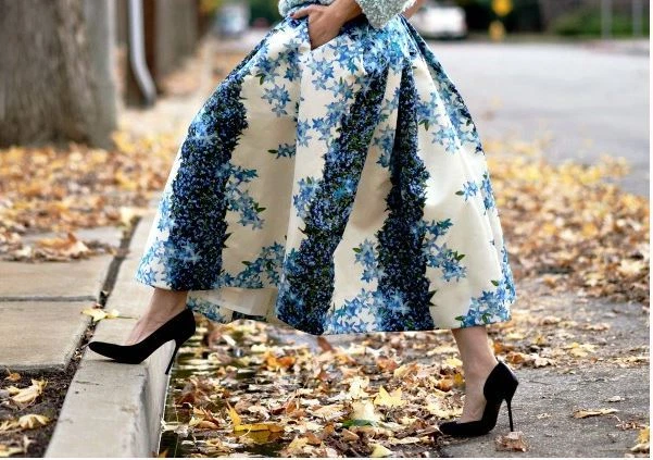 Falda midi de seda floral para acera Tibi nueva con etiquetas (talla 0) $750 ¡AGOTADA!! Foto 4 de 4