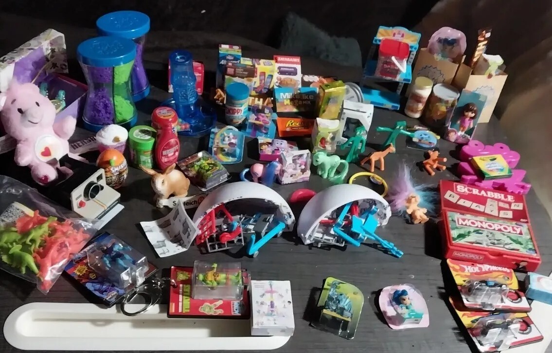 Huge Lot Worlds Smallest Toys & Micro Toy Box Minis Series Lot & Zuru