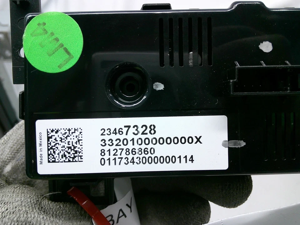 2017 - 2020 Chevrolet Tahoe Rear AC Heater Temperature Control Unit OEM - Image 3 of 4