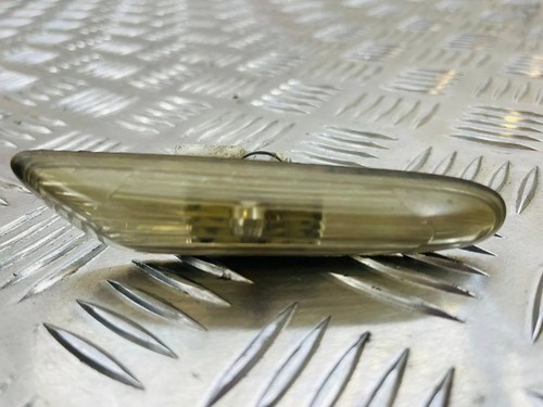 BMW 3 E90 Kotflügelblinker vorne links E11840 2.00 Diesel 2006 31818061