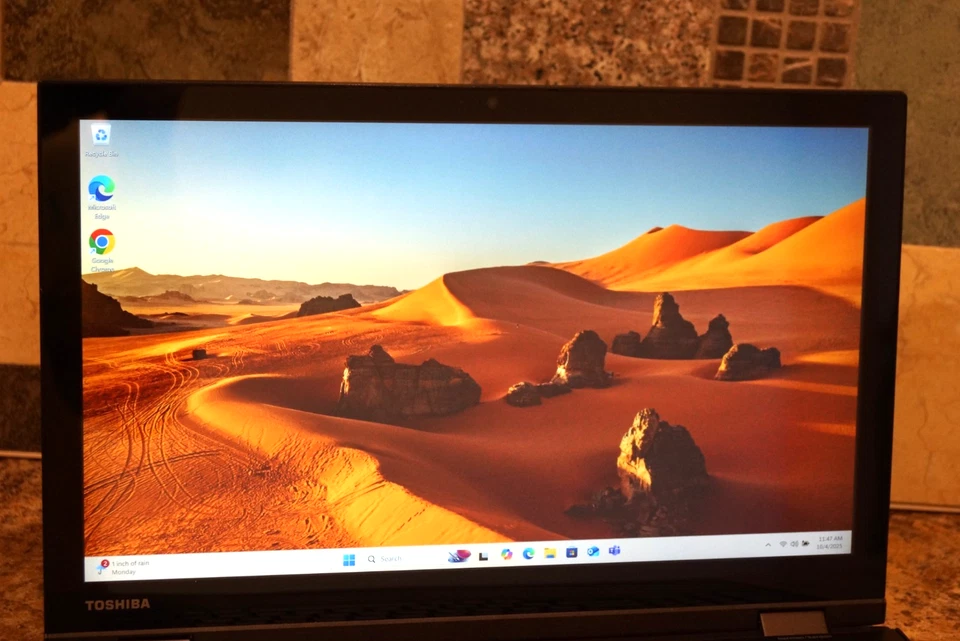 25H2 Active WIN11 PRO 4K Toshiba P55W-C5316 Gen6 i7@2.50GHz,12GB RAM,480GB SSD Foto 2 de 4