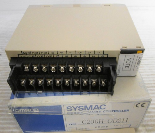 Omron C200H-OD211 Unità di uscita 24VDC 0,3A/punto 2A/unità - Foto 2 di 4