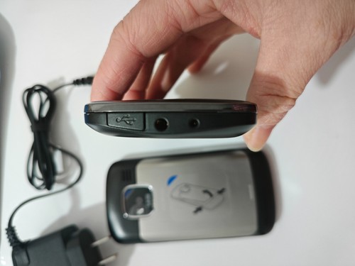 Nokia E Series E5 E5-00 - Black white gold (Unlocked) Smartphone - Picture 20 of 20