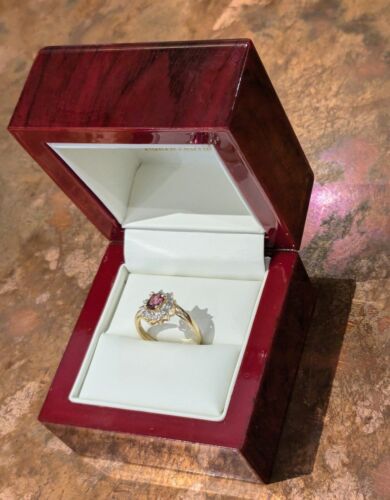 .90 CTS Raspberry Rhodolite With A Halo Of Small Diamonds In 14K Yellow Gold - Picture 4 of 6