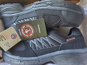 sketchers non slip mens