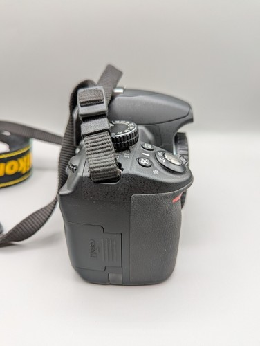 Nikon D3100 14.2MP Digital SLR Camera Body With Battery & Charger - Picture 8 of 11