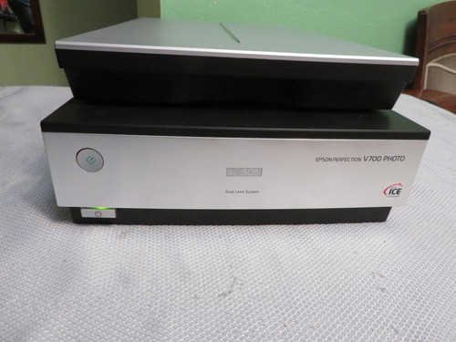 Epson Perfection V700 Photo Flatbed Dual Lens Scanner w/ Cables - Afbeelding 6 van 12