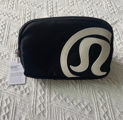 lululemon ロゴストラップ 男女兼用 Everywhere ベルトバッグ 1L Everywhere ベルトバッグ 1L | バッグ | Lululemon JP