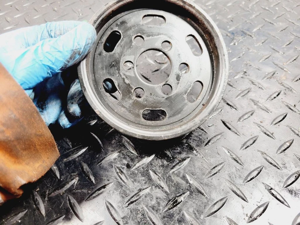 Audi TT Mk1 2002 Petrol power steering pump 038145255a LIQ1029 - Image 4 of 4