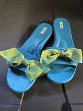  Oka Bash Oka B Blue  Sandals w/ Green Bow Sandal M/L 8.5-9.5 Never Worn 