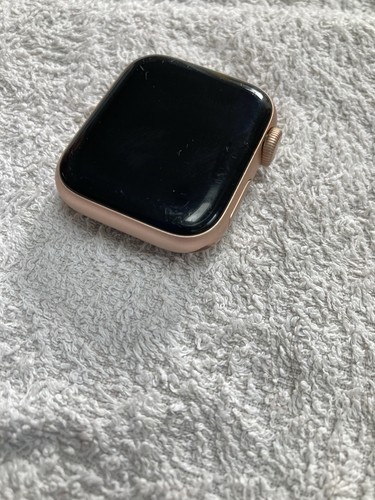 Apple Watch SE (1st generation) - 40mm - Good Condition - 83% Battery Health - Zdjęcie 9 z 11