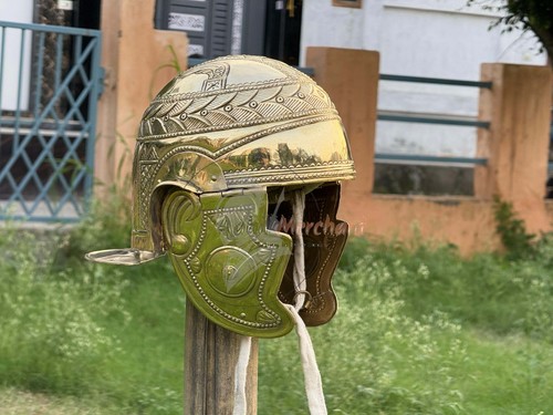 Casco de caballería romana en latón de 1,2 mm con trabajo en relieve a mano / Mejor caballería - Imagen 1 de 7