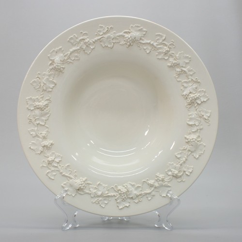 Wedgwood 13" Serving Bowl Cream on Cream Grapes Embossed Queens Ware - England - Picture 1 of 8