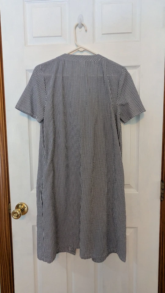 Abrigo Croft & Barrow Intimates Cremallera Frontal SS Gris Blanco Seersucker Usado en Excelente Condición S Foto 2 de 2