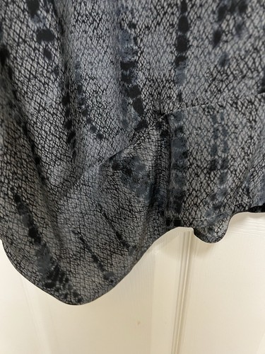 Eileen Fisher Damen XXL Seide Krepp Chine SS Top V-Ausschnitt Grau Muster Biesen - Bild 10 von 12