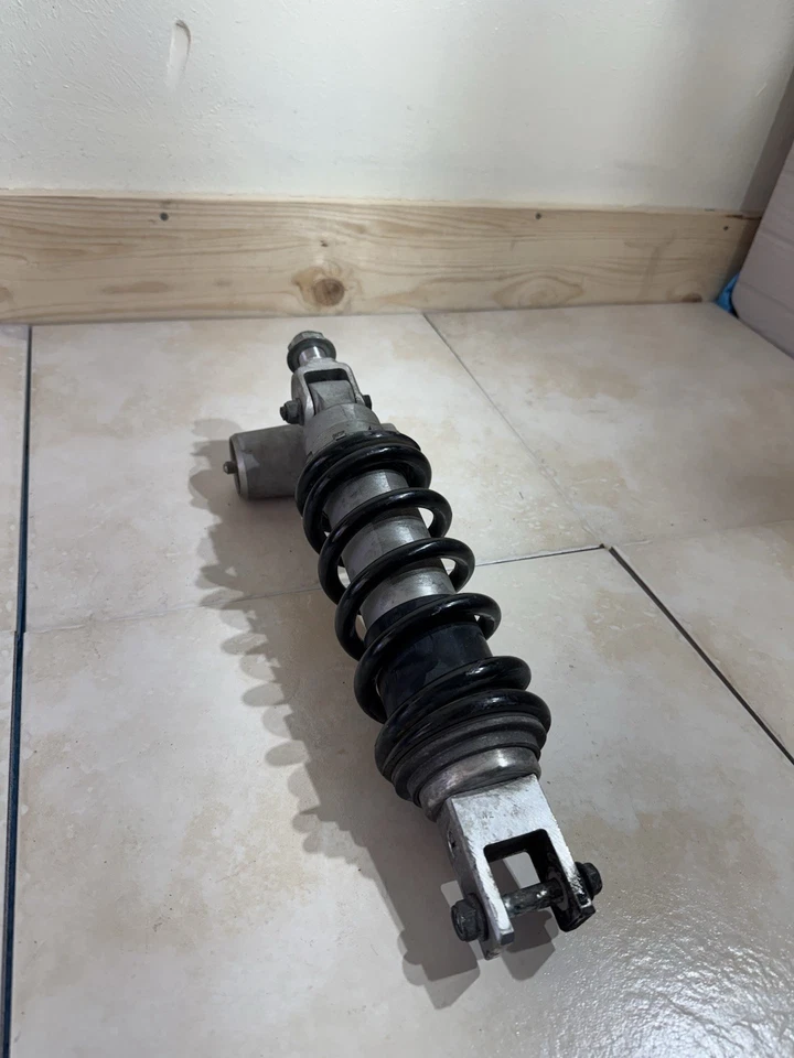 Amortiguador de bobina de suspensión de amortiguador trasero Suzuki GSXR600 GSXR 600 2001-2003 Foto 2 de 4