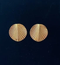 Vintage Gold Tone Shell Shaped Earrings