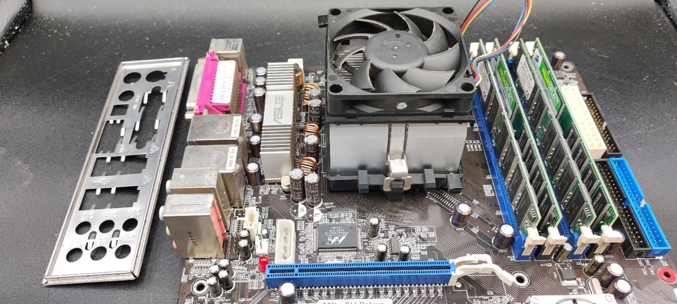 Mainboard ASUS A8N-SLI Deluxe nForce SLI Sockel 939, AMD Athlon 3500+, 2GB DDR1 - Bild 3 von 4