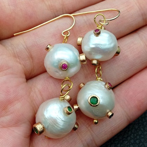 Pendientes de gancho natural de perla keshi nucleada multicolor cz pavimento - Imagen 4 de 7